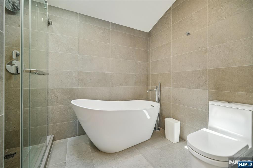 66b Henry Avenue Property Photo 24
