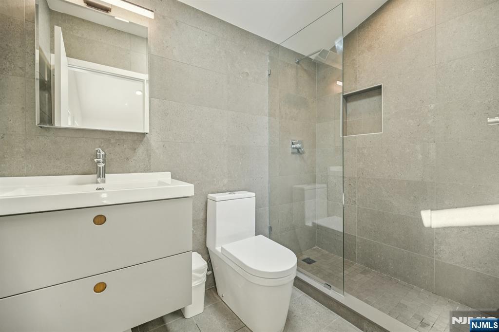 66b Henry Avenue Property Photo 30