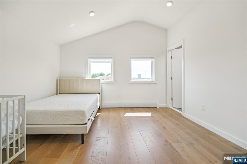 66b Henry Avenue Property Photo 31