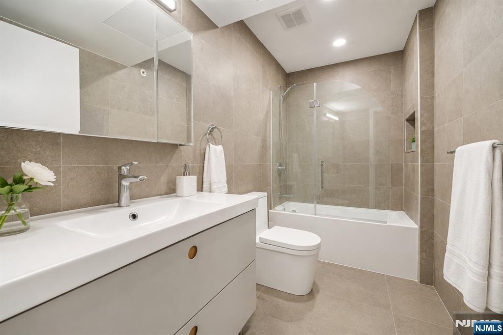 66b Henry Avenue Property Photo 33