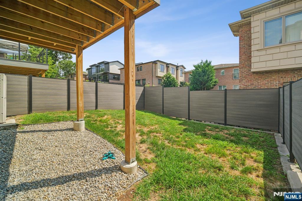 66b Henry Avenue Property Photo 38