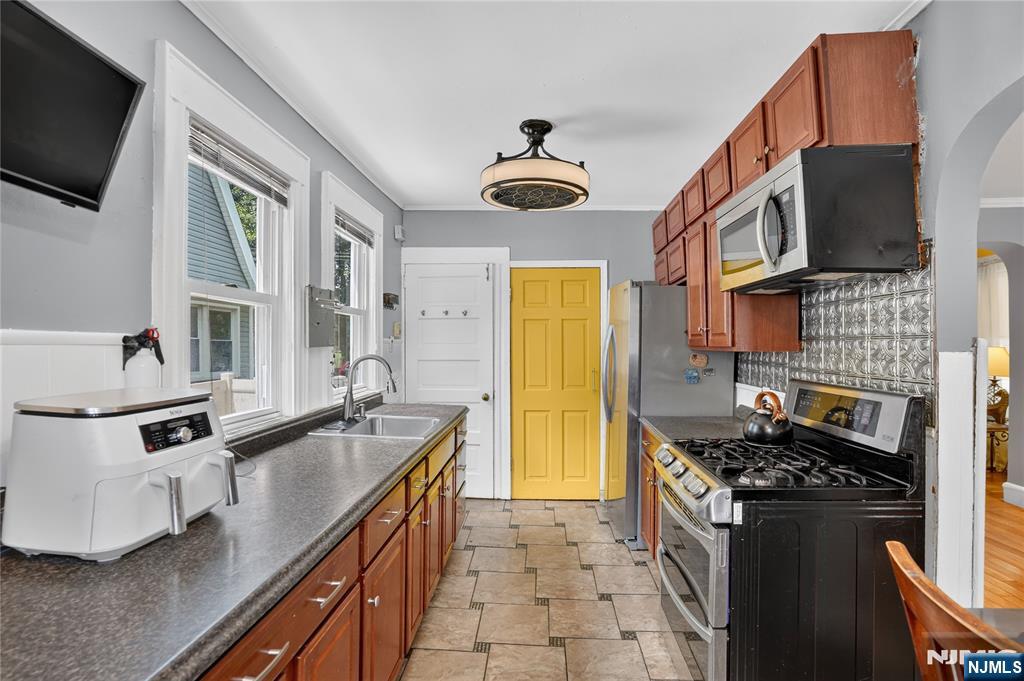 59 Glenwood Avenue Property Photo 11