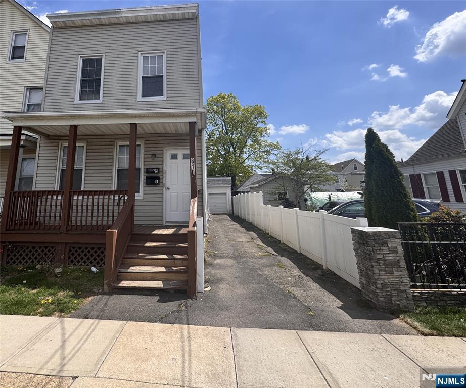 610 Cortlandt Street Property Photo 1
