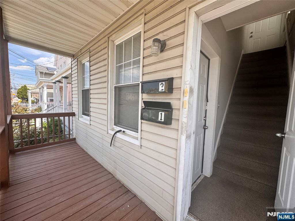 610 Cortlandt Street Property Photo 2