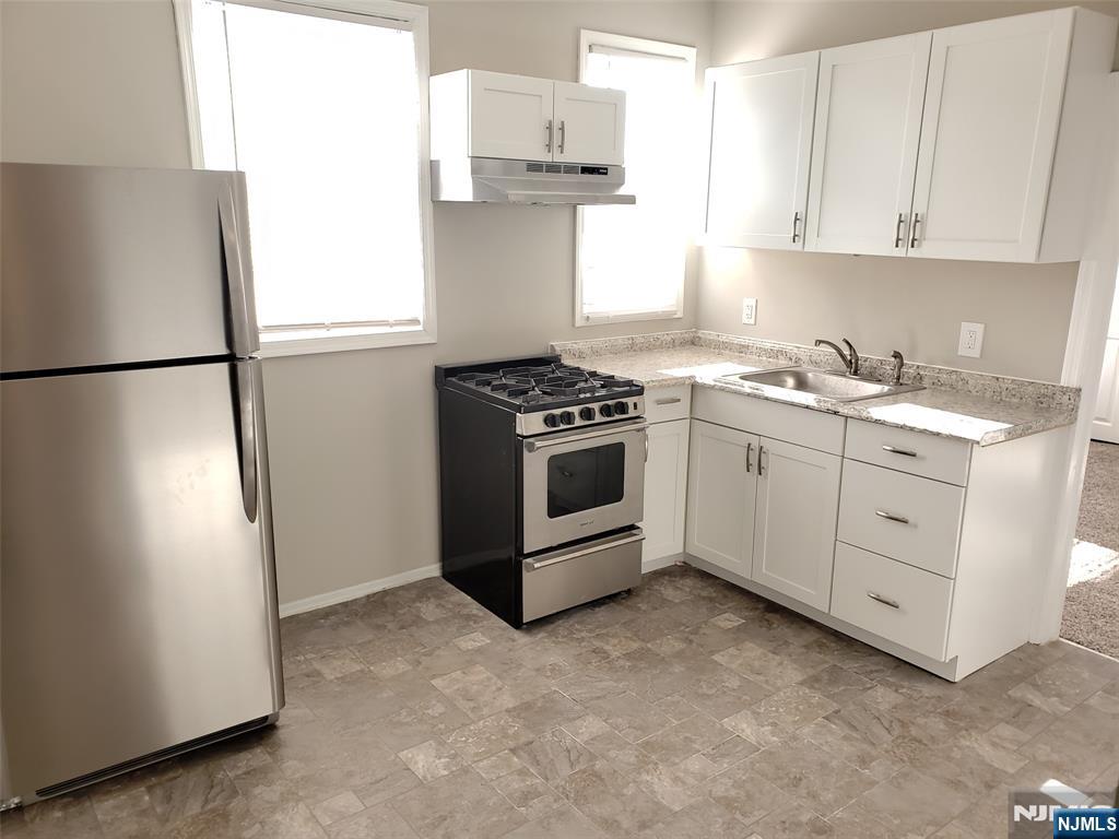 610 Cortlandt Street Property Photo 9