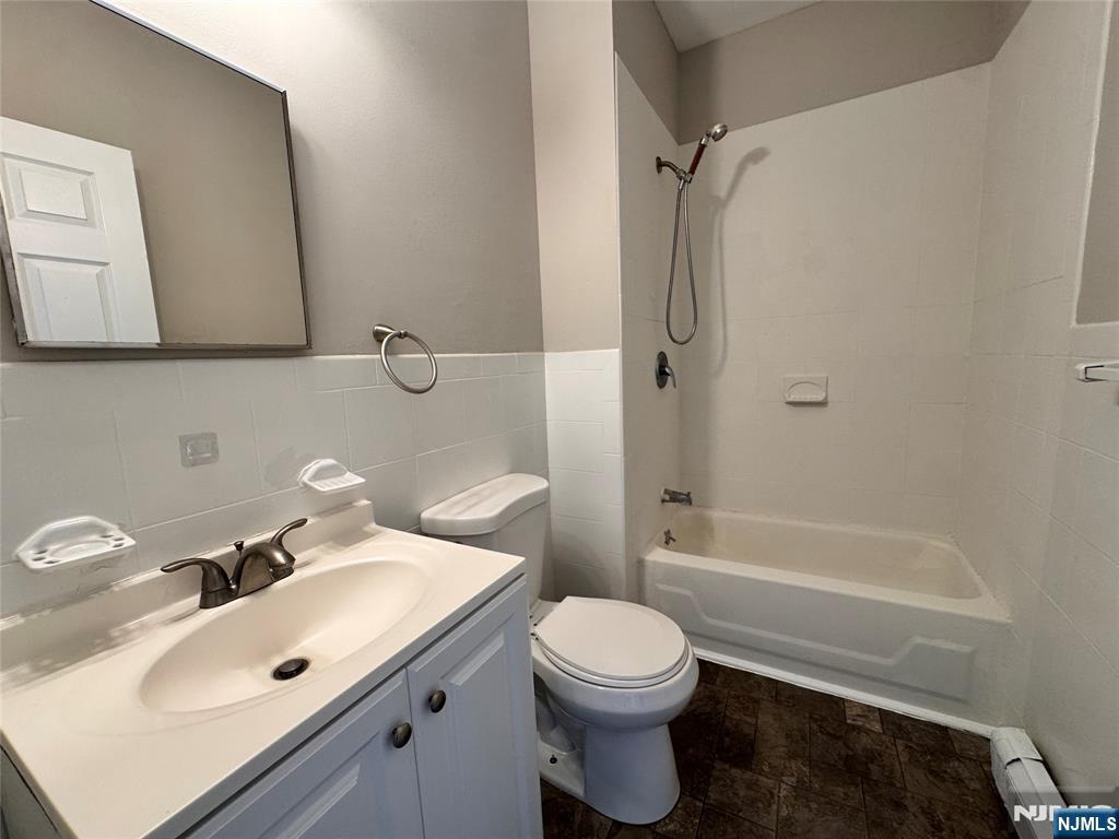 610 Cortlandt Street Property Photo 27