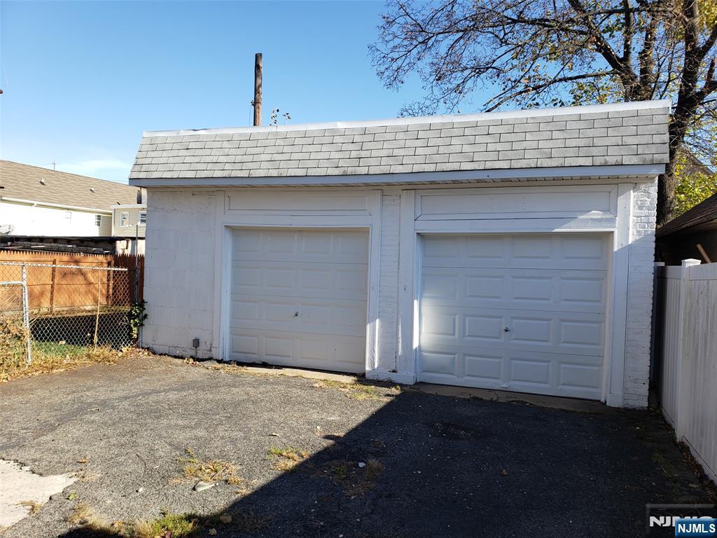 610 Cortlandt Street Property Photo 28