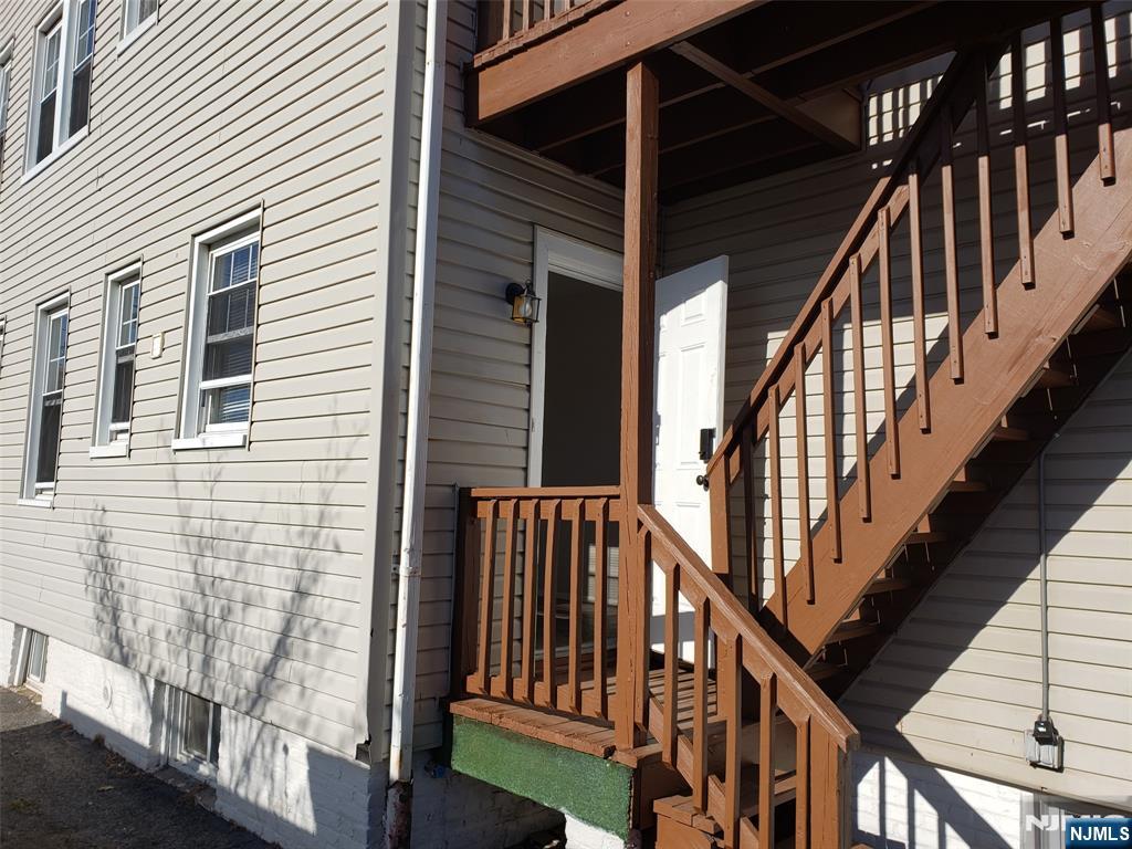 610 Cortlandt Street Property Photo 29