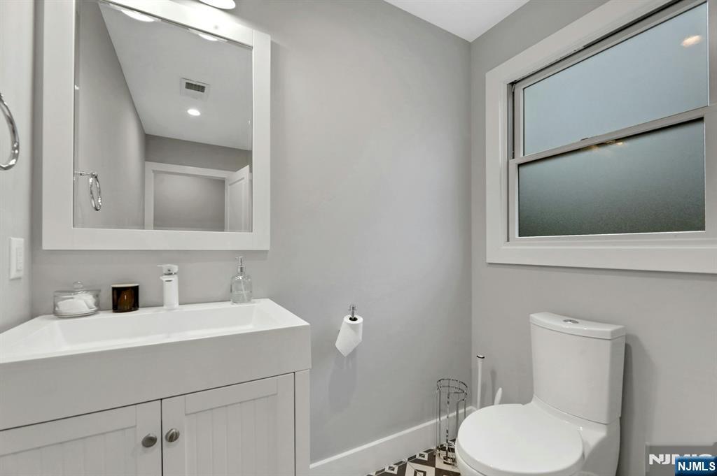 106 Lake Street Property Photo 29