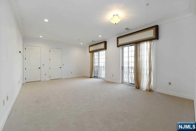 2315 The Plaza 2315 Property Photo 3