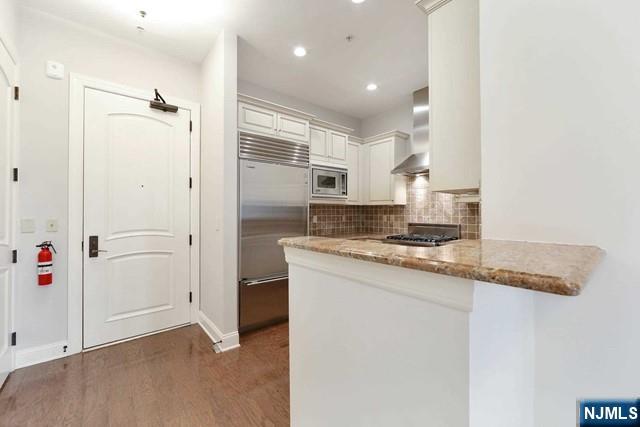 2315 The Plaza 2315 Property Photo 4