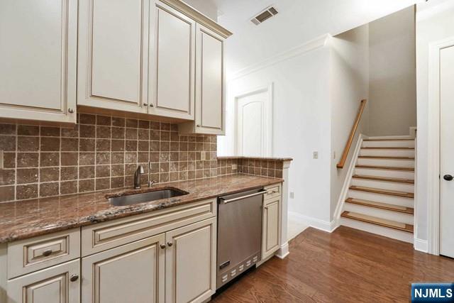 2315 The Plaza 2315 Property Photo 6