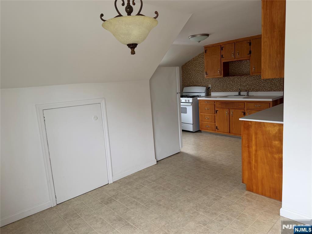 654 Chase Avenue 2 Property Photo 13