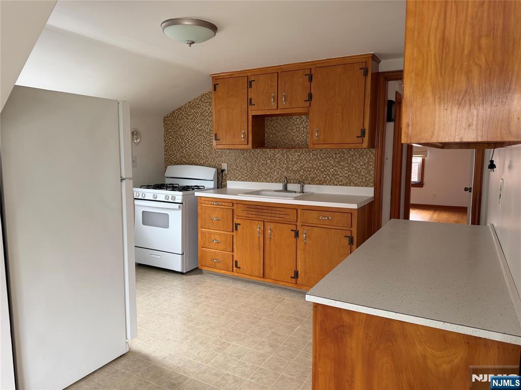 654 Chase Avenue 2 Property Photo 16