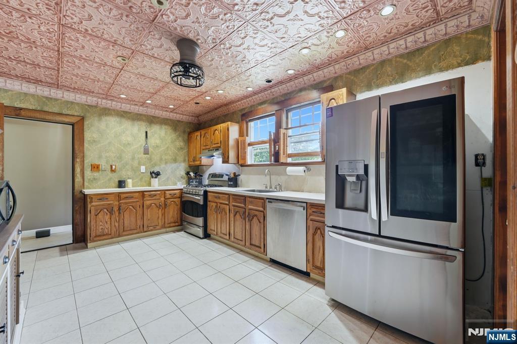 930 Ramapo Avenue Property Photo 18