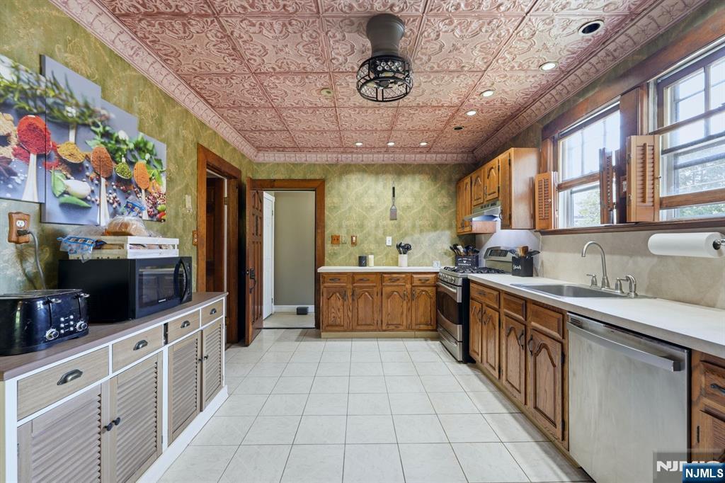 930 Ramapo Avenue Property Photo 19