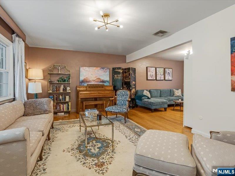 372 Mckinley Boulevard Property Photo 5