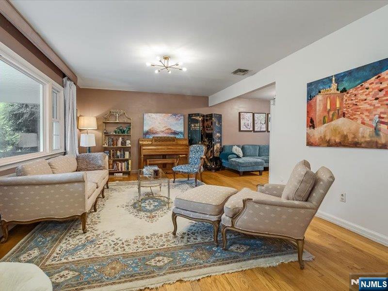 372 Mckinley Boulevard Property Photo 6