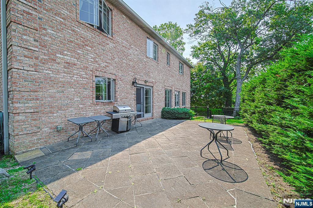 290 Mccloud Drive Property Photo 2