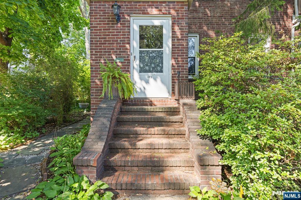 173 Linwood Avenue Property Photo 9