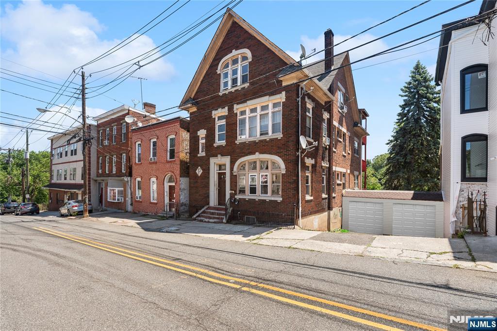 80 Front Street Property Photo 1