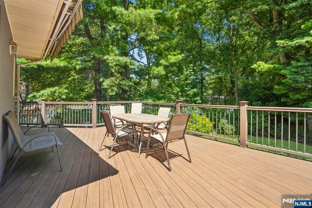 87 Irving Avenue Property Photo 3