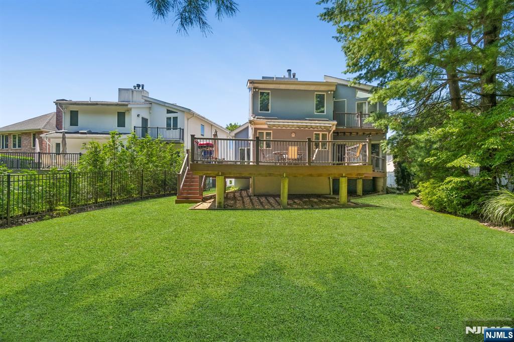 87 Irving Avenue Property Photo 4