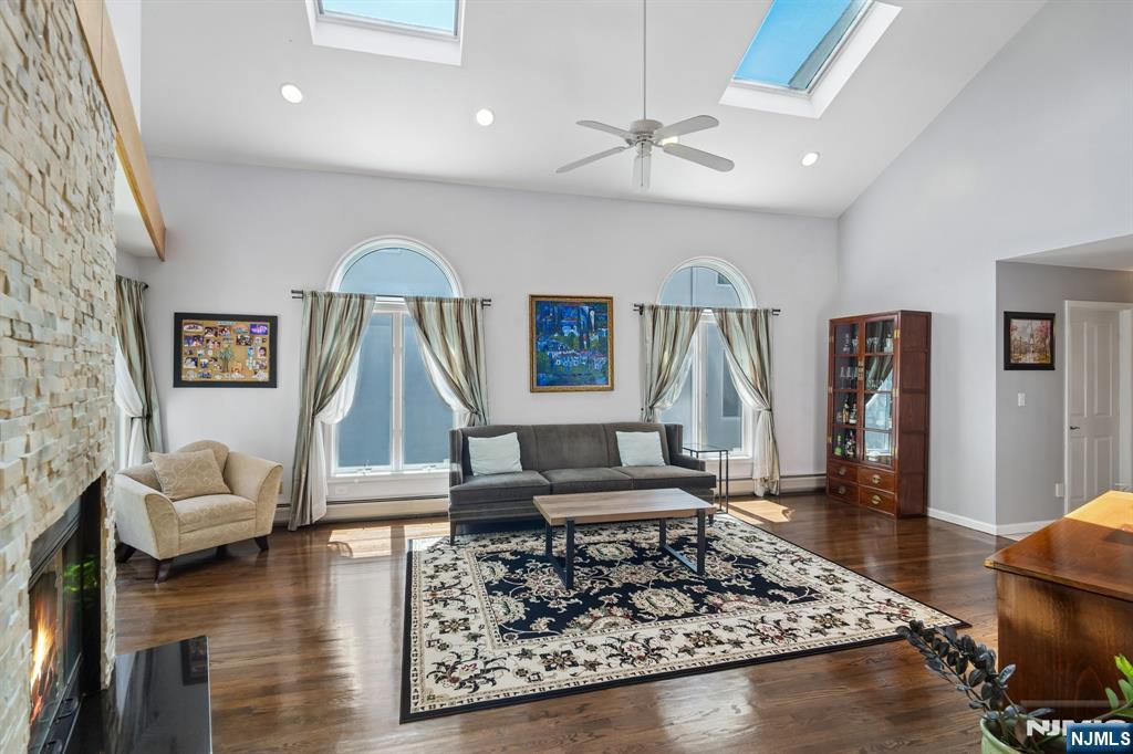 87 Irving Avenue Property Photo 7