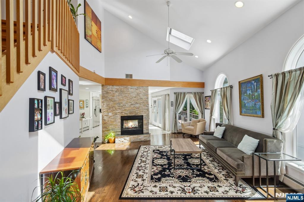 87 Irving Avenue Property Photo 8