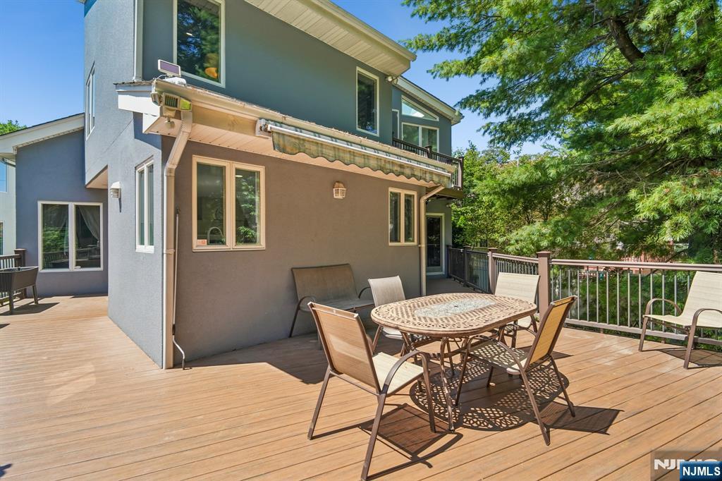 87 Irving Avenue Property Photo 12