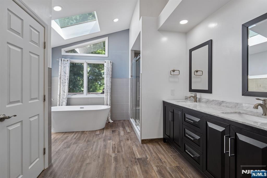 87 Irving Avenue Property Photo 29