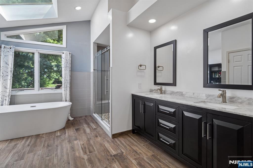 87 Irving Avenue Property Photo 30