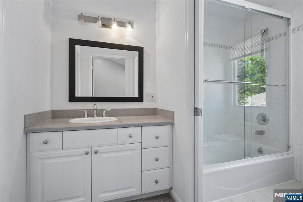 87 Irving Avenue Property Photo 35