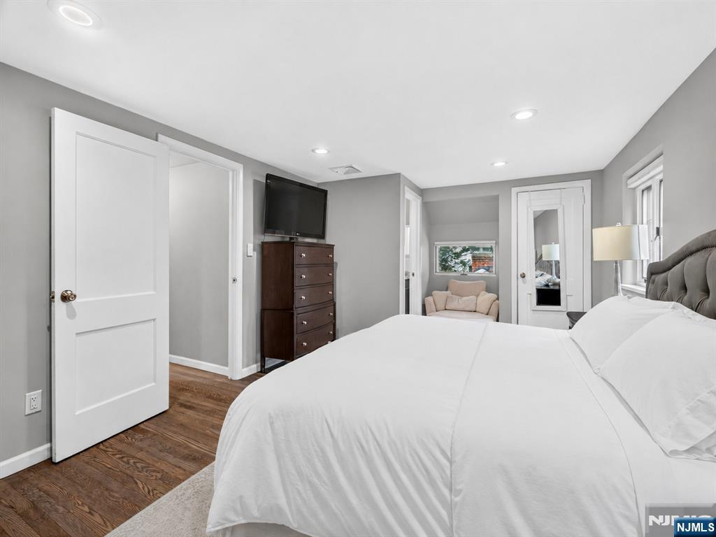 435 Claremont Avenue Property Photo 14