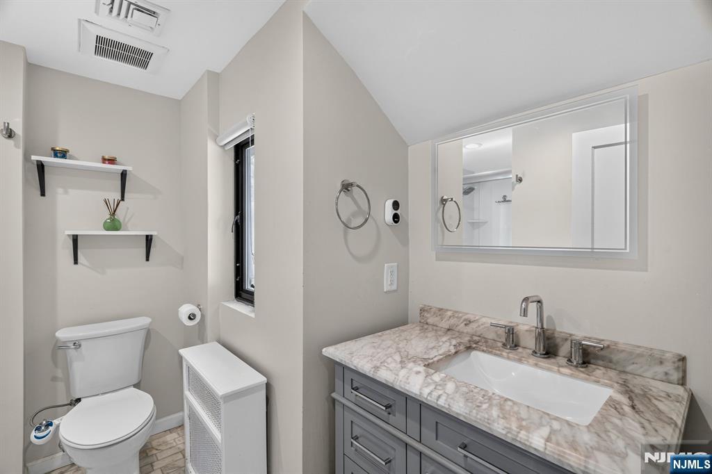 435 Claremont Avenue Property Photo 15