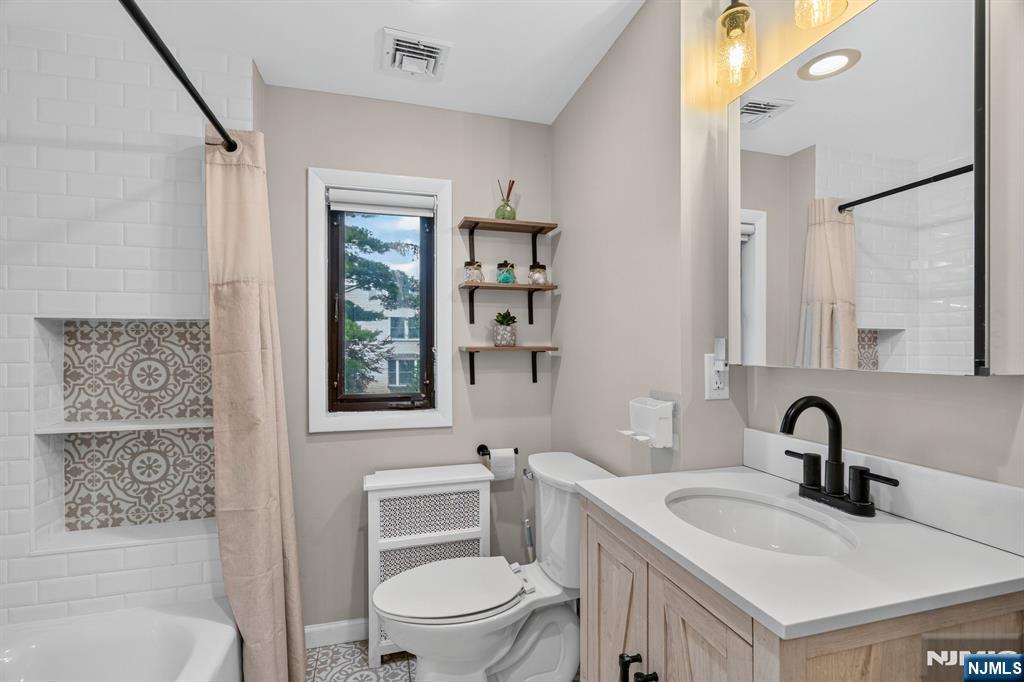 435 Claremont Avenue Property Photo 18