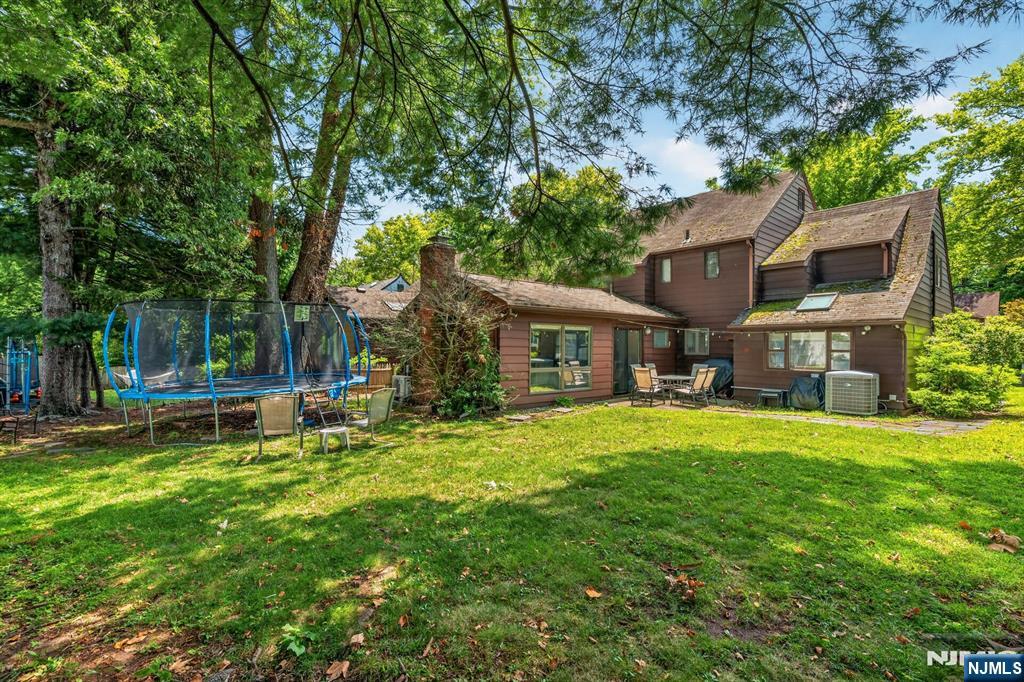 435 Claremont Avenue Property Photo 21