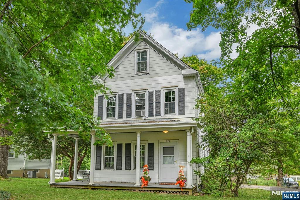 370 Sicomac Avenue Property Photo 1