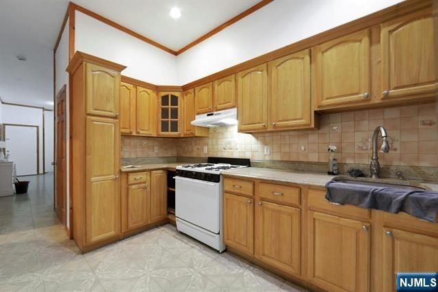 300 49th Street Property Photo 11