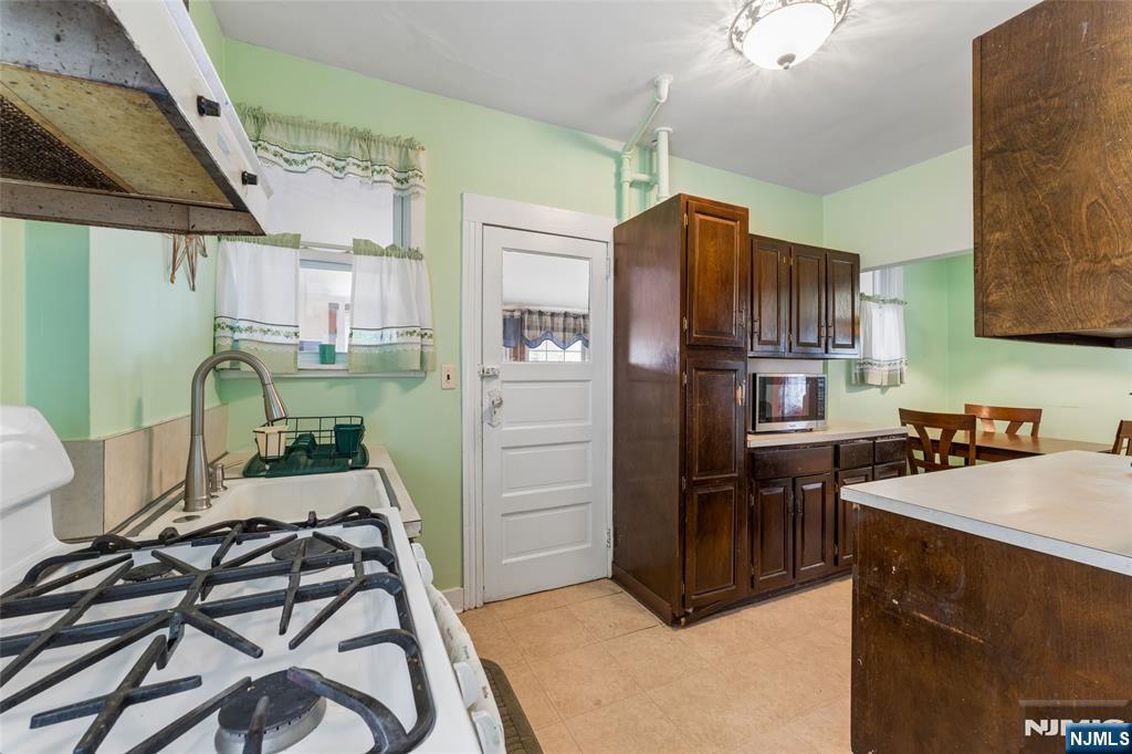 30 Bremond Street Property Photo 13
