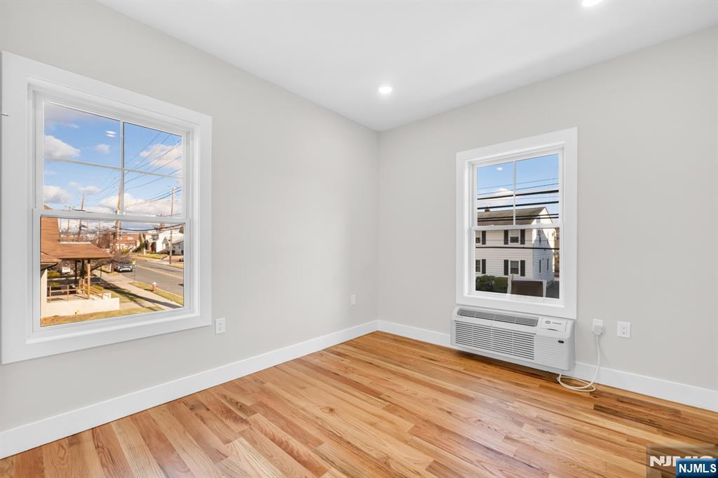 66 Mount Prospect Avenue 15 Property Photo 4