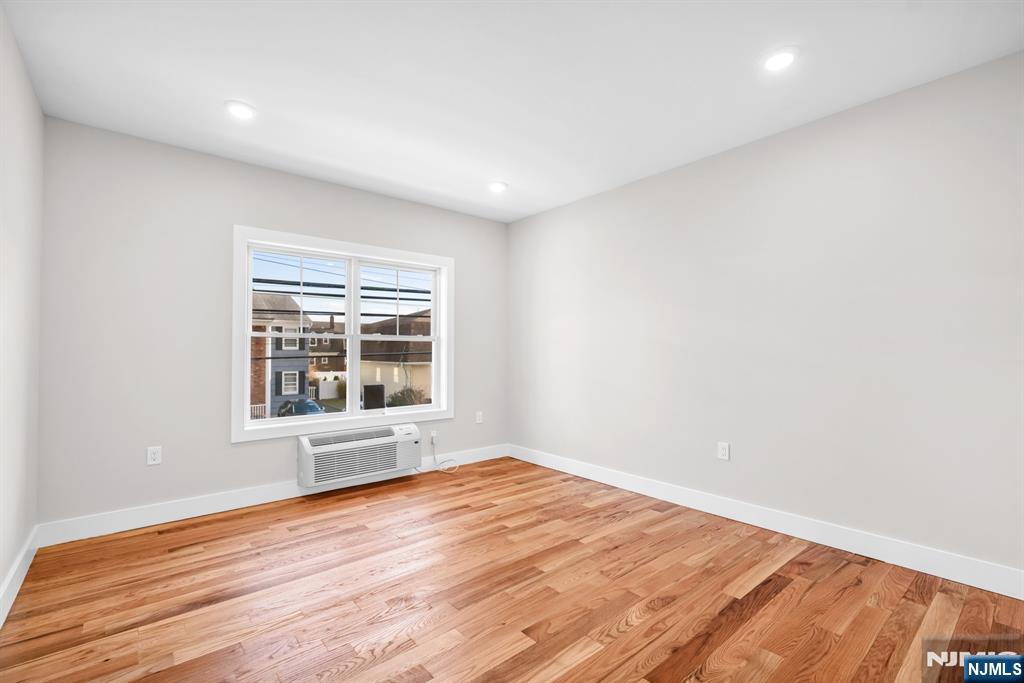 66 Mount Prospect Avenue 15 Property Photo 10
