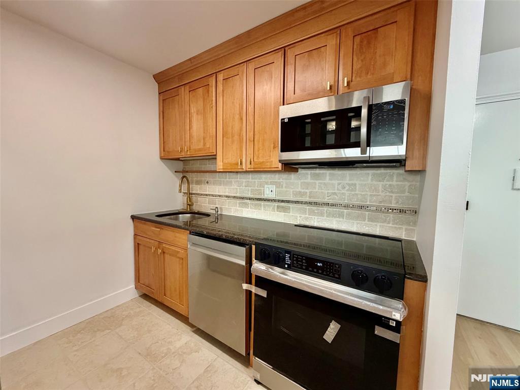 770 Anderson Avenue 14c Property Photo 3
