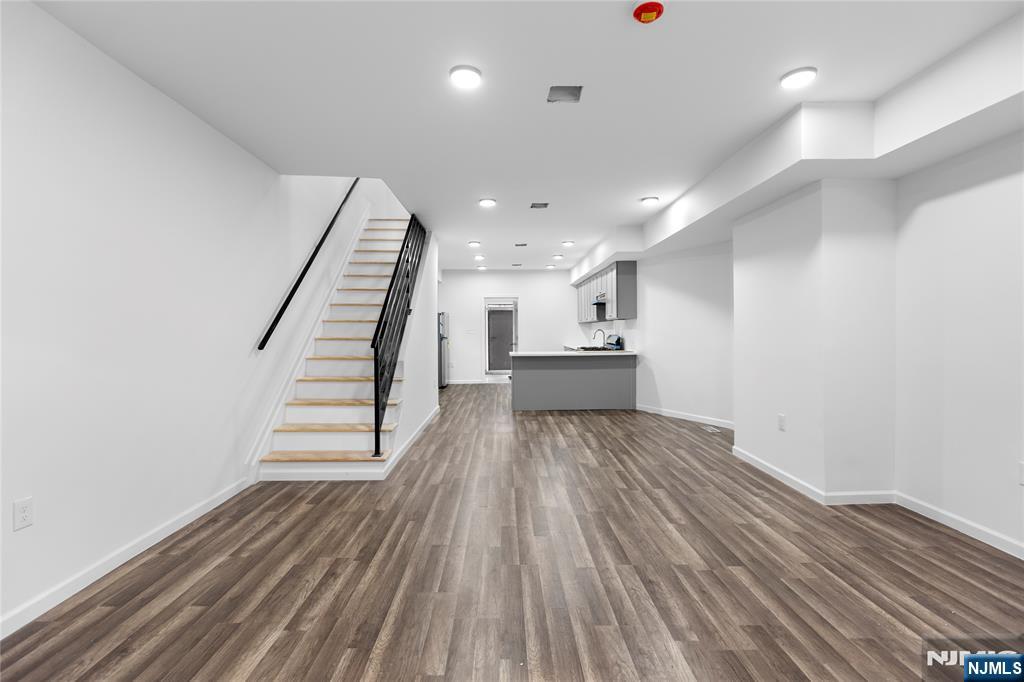 43 1/2 Cortland Street Property Photo 1