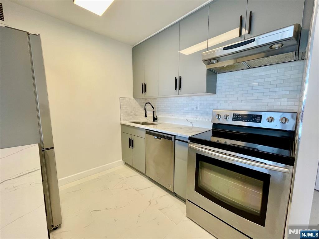 770 Anderson Avenue 9c Property Photo 3
