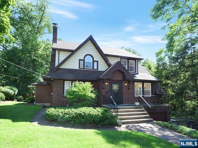 8 Laurel Avenue Property Photo 1