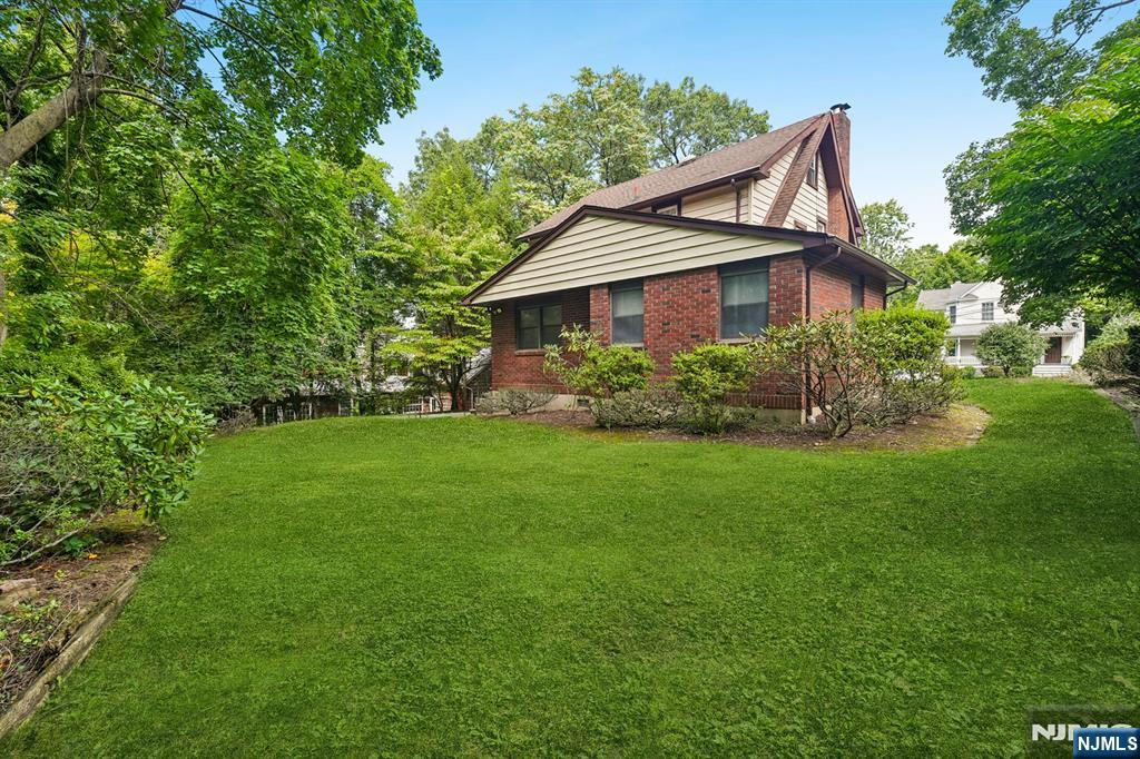 8 Laurel Avenue Property Photo 2