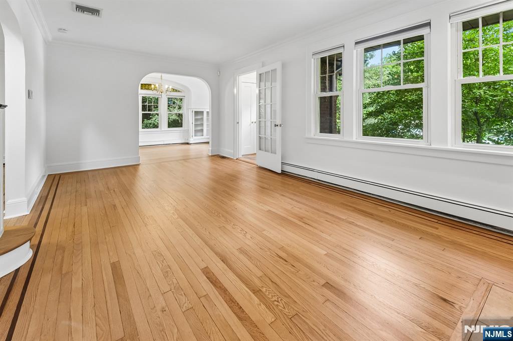 8 Laurel Avenue Property Photo 4