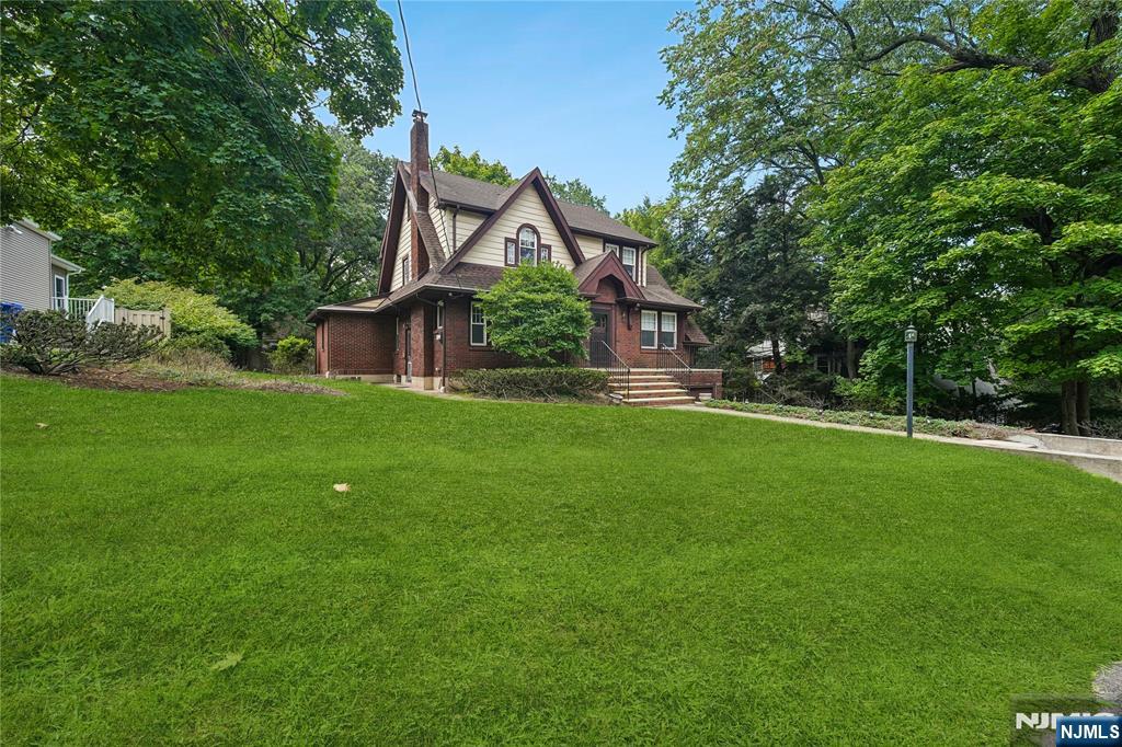 8 Laurel Avenue Property Photo 23