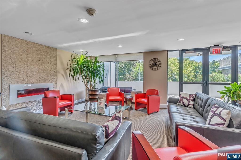 1530 Palisade 8k Property Photo 9